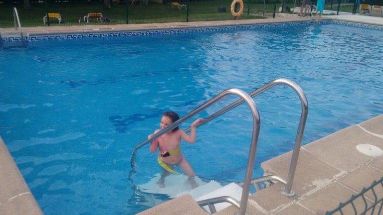 Consejos para añadir seguridad a las piscinas - Blog Piscinas Iberfibra